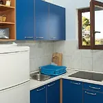 Apartment In With Sea View, Loggia,air Conditioning, Wifi 4565-1 Ždrelac